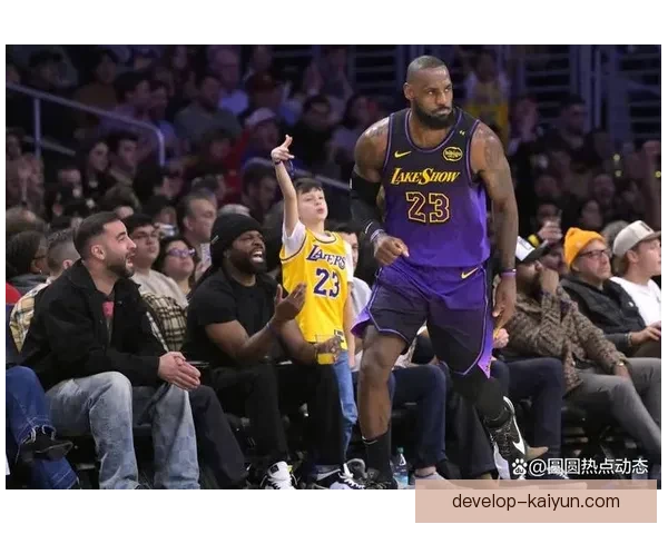 湖人詹姆斯关键三分助球队逆转 勇士连败继续扩大差距